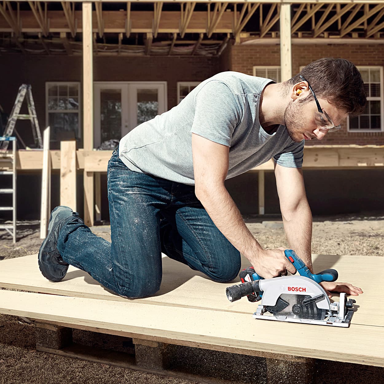 Bosch 18V / 165 mm Professional Cordless Circular Saw, GKS 185-LI (Solo)