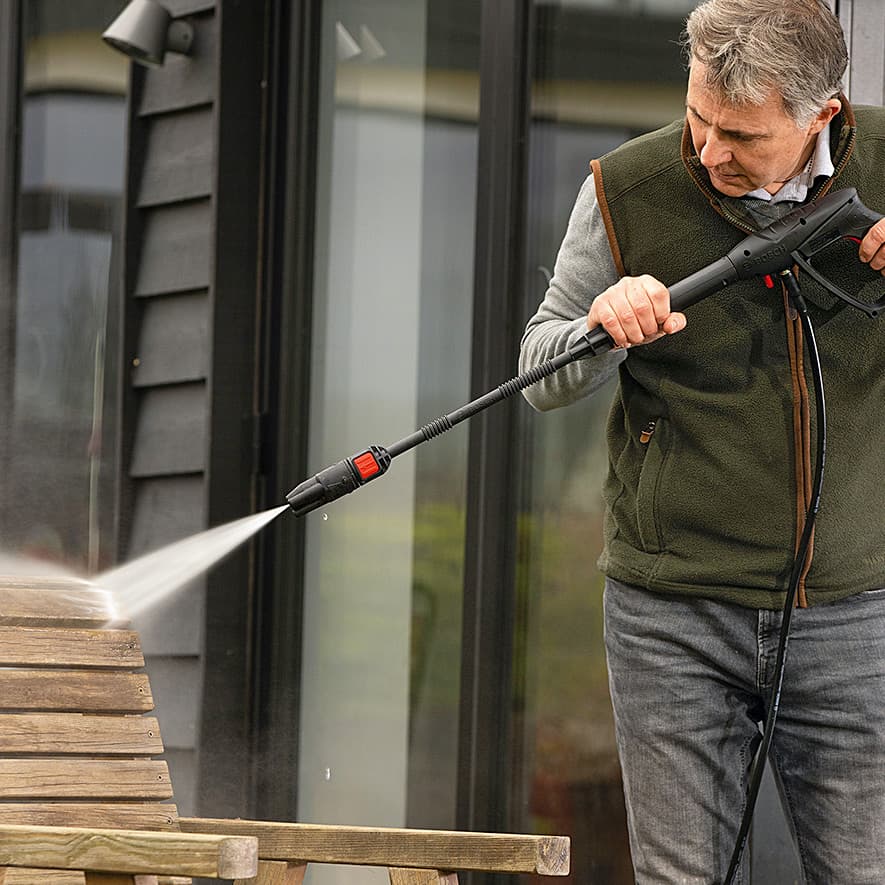 Bosch Universal Aquatak 130 1700W / 130 Bar High-Pressure Washer With High Pressure Gun