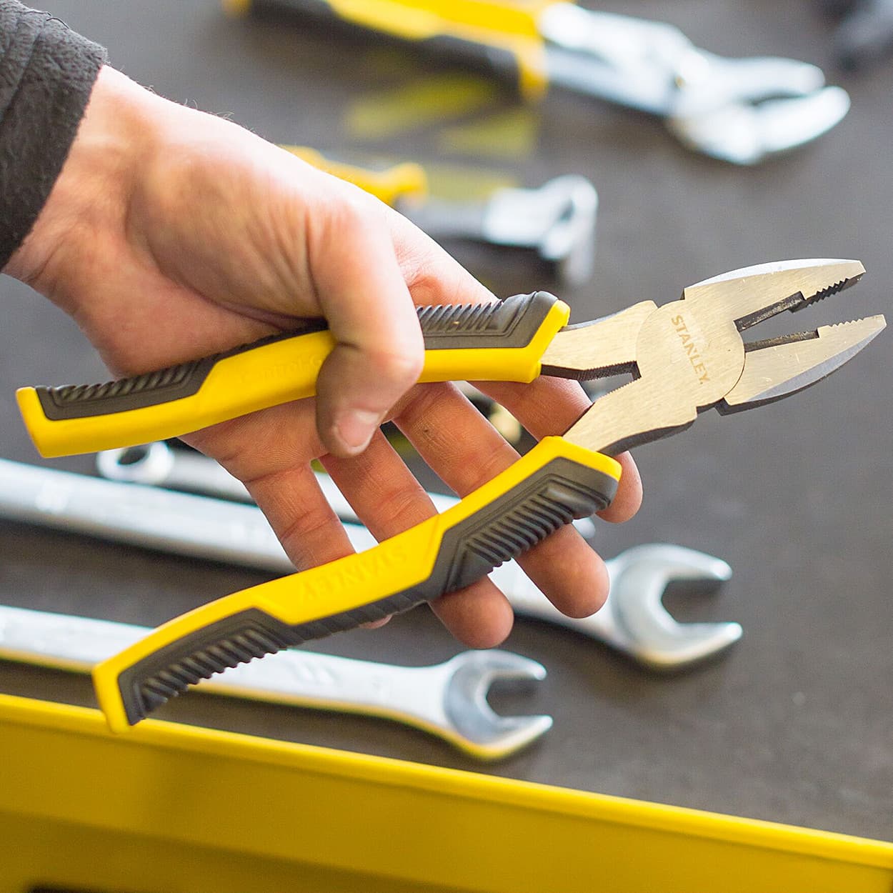 Stanley 6 inch / 150 mm Dynagrip Combination Plier, STHT0-74456