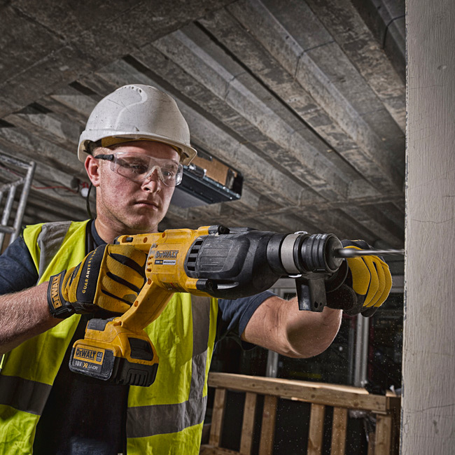 Dewalt 18V Li-ion 26mm SDS-Plus 3-Mode Cordless Hammer with Brushless Motor & 1x4.0Ah Battery, DCH133M1-QW