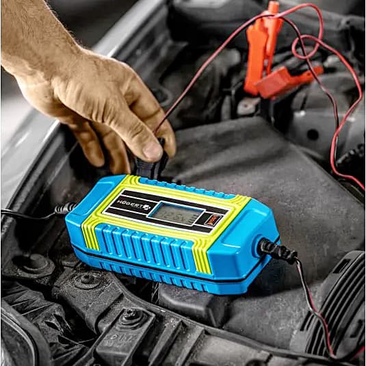 Hogert 6V - 12V Electronic Battery Charger, HT8G610