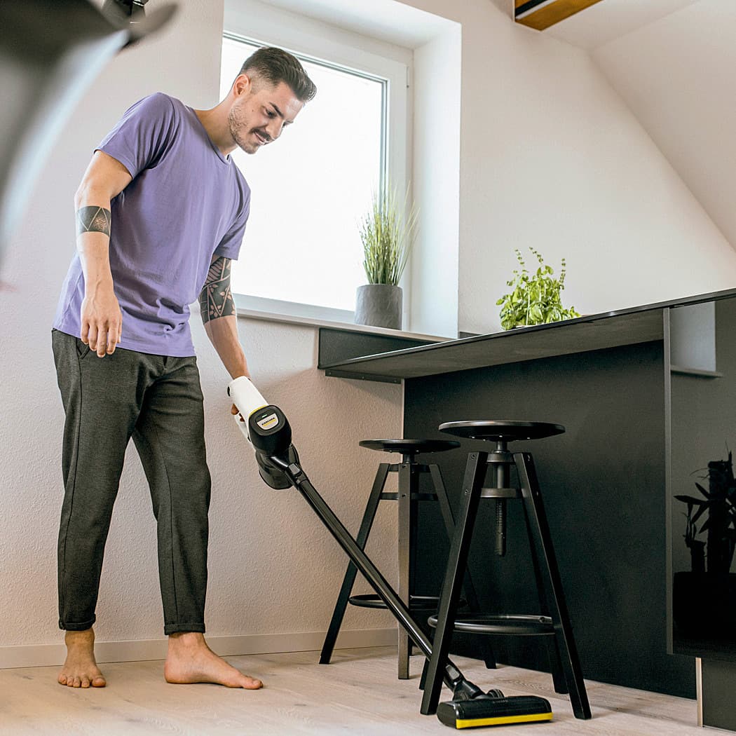 Karcher 21.6V / 2.5 Ah Li-ion Cordless Premium MyHome Vacuum Cleaner (VC4), 1.198-640.0