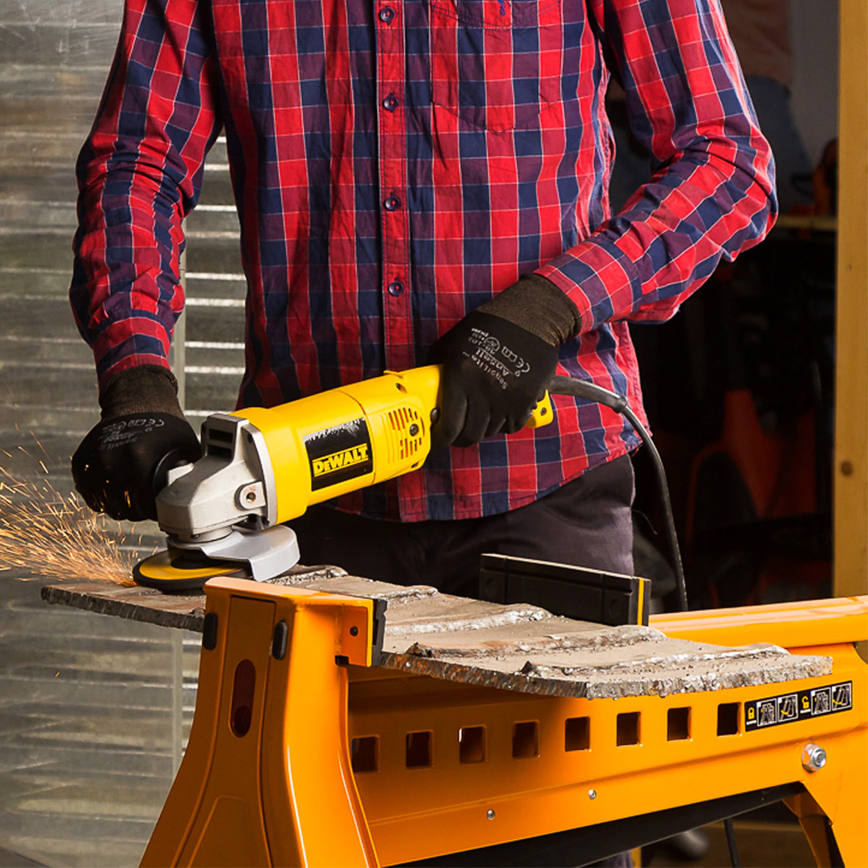 Dewalt 125mm / 5 inch 1400W Heavy Duty Medium Angle (Trigger Switch), DW831-IN