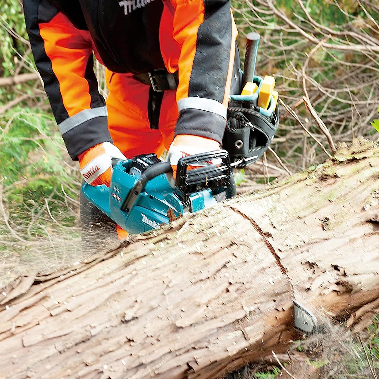 Makita 40Vmax XGT BL 400 mm (16") Cordless Chain Saw With Tool-less Tension Adjustment (Bare Tool), UC016GZ