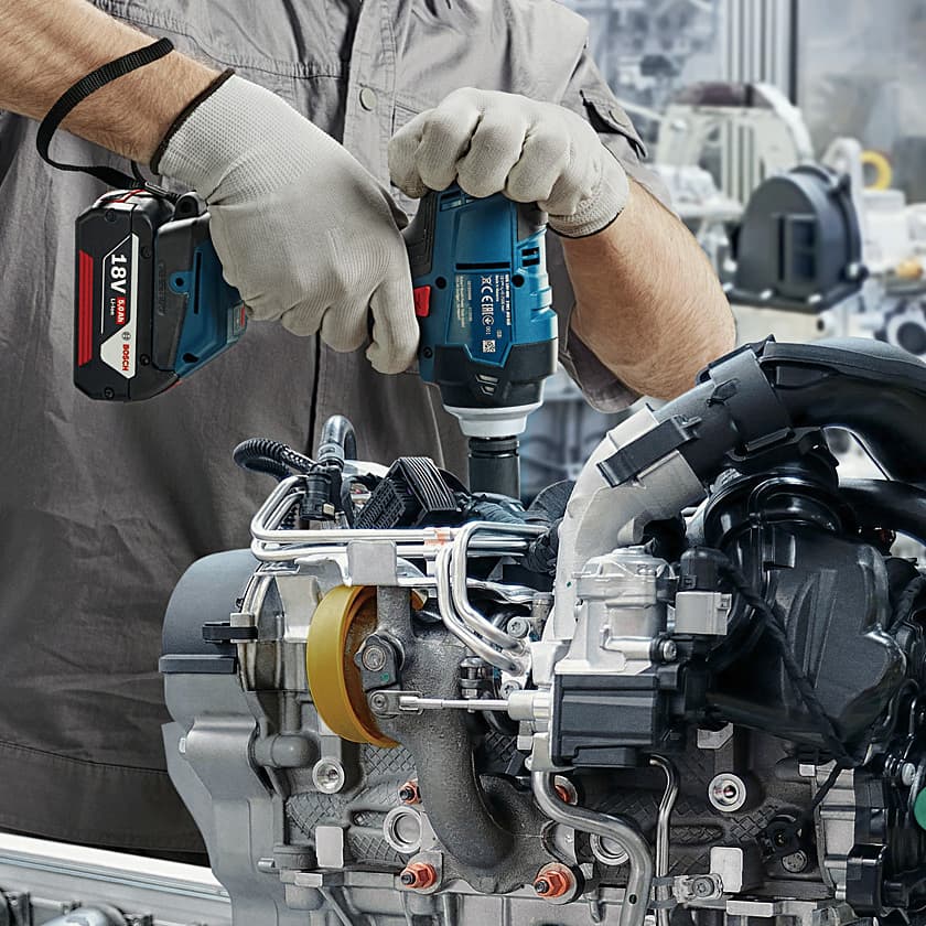 Bosch 18V Professional Heavy Duty Cordless Impact Wrench, GDS 18V-400 (Solo)