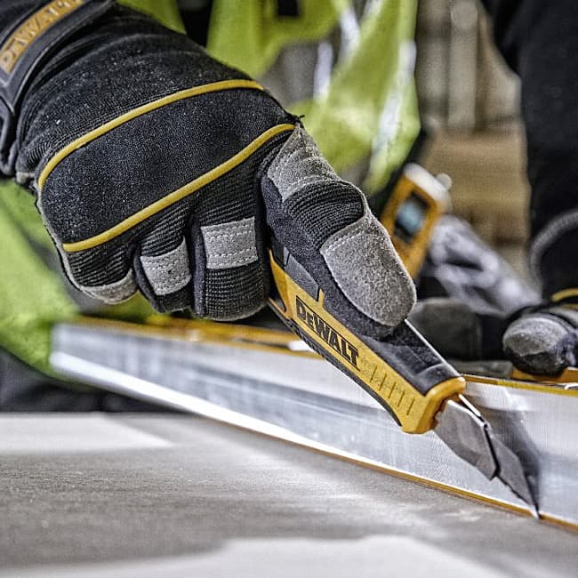 Dewalt 25 mm Snap-off Knife With Thumb Wheel Lock, DWHT10333-0