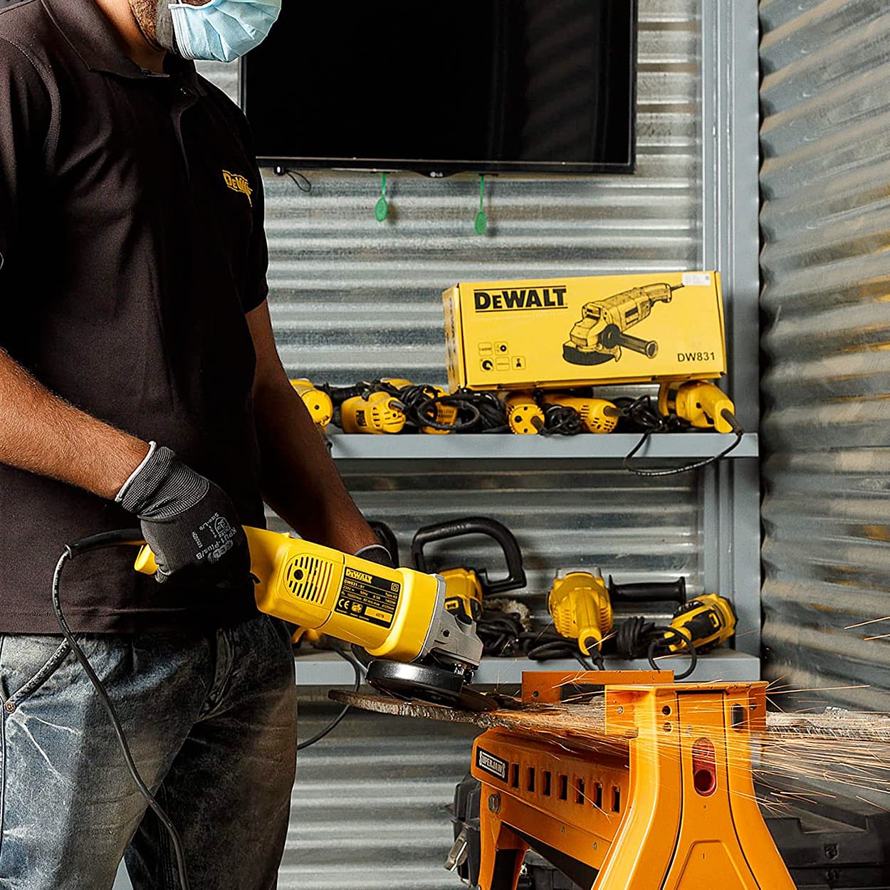Dewalt 125mm / 5 inch 1400W Heavy Duty Medium Angle (Trigger Switch), DW831-IN