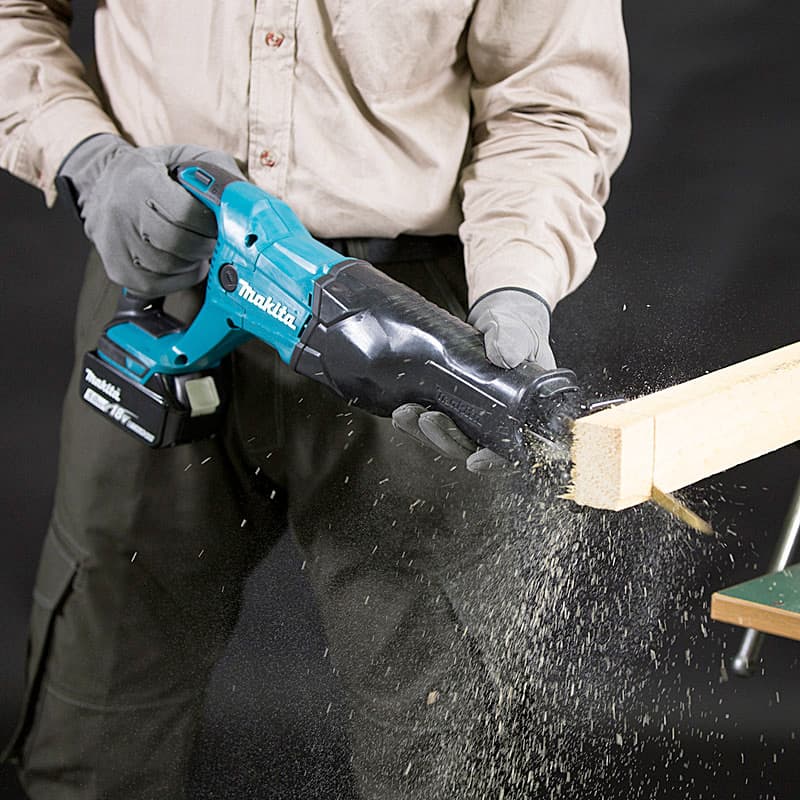 Makita 18V LXT Li-Ion 32 mm (1-1/4") Cordless Reciprocating Saw with Rapid Charger & 2 Pcs 3.0Ah Batteries, DJR186RFE