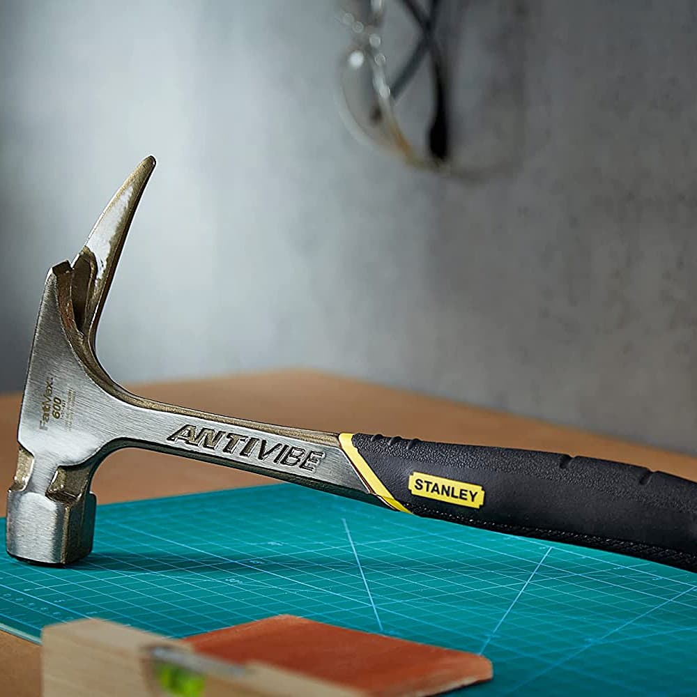 Stanley 600 Gms / 21 Oz Fatmax Antivibe Latthamer, 1-51-937