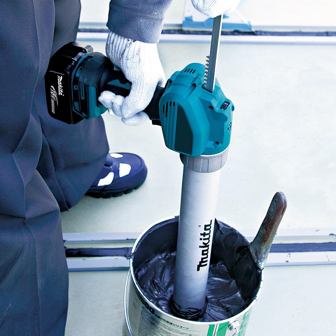Makita 18V LXT Li-Ion 800ml Cordless Caulking Gun (Bare Tool), DCG180ZB