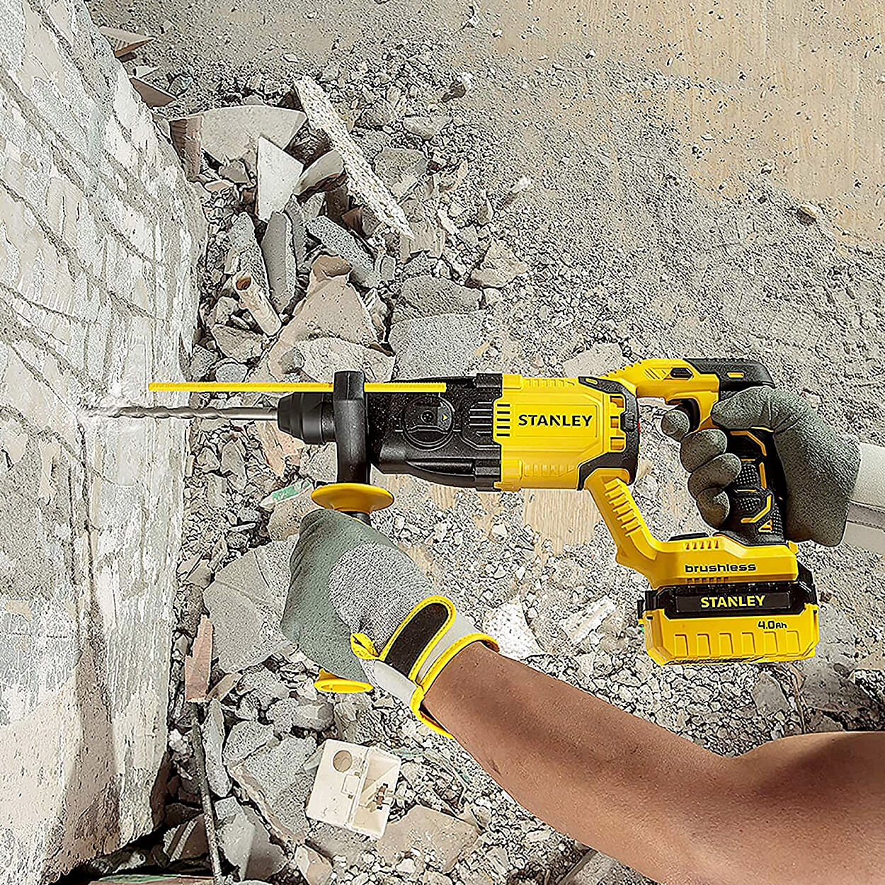 Stanley 22mm / 18V / 4.0Ah 2Kg SDS Plus & Cordless Rotary Hammer With Brushless Motor (2 Batteries & Charger Included), SBR20M2K