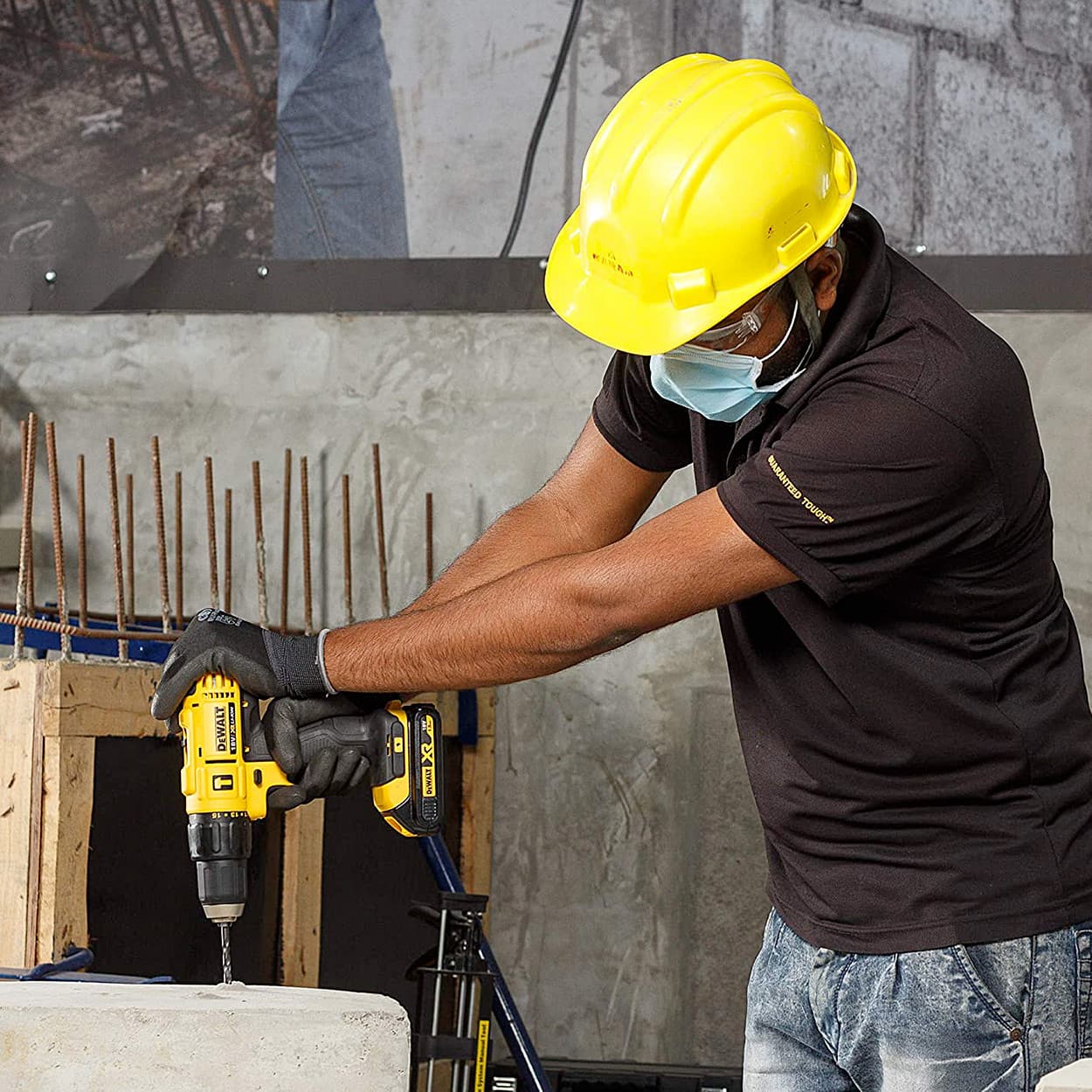 Dewalt 18V / 13 mm XR Lithium-Ion Cordless Hammer Drill/Driver with 2x1.5 Ah Batteries Included, DCD776S2-IN