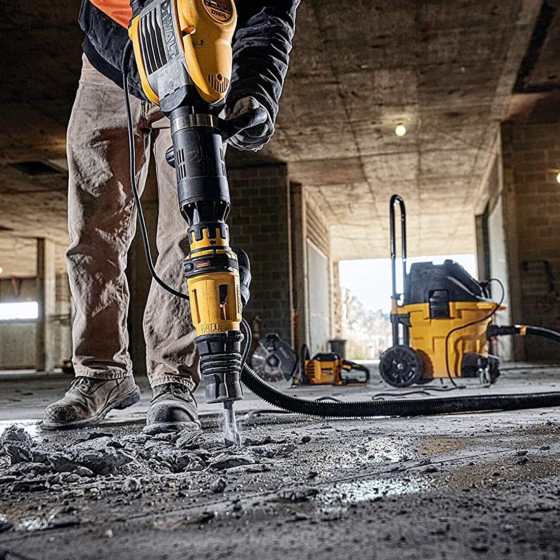 Dewalt 1600W 10kg SDS-Max Demolition Hammer 25 J Impact Energy with Active Vibration Control-Perform & Protect Shield, D25901K-IN