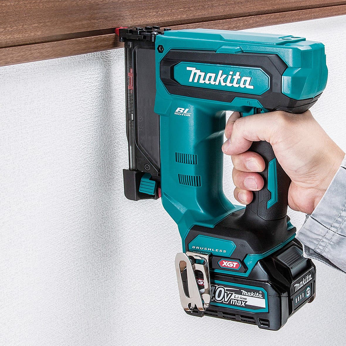 Makita 40Vmax XGT BL 35 mm (1-3/8") Cordless Pin Nailer (Bare Tool), PT001GZ