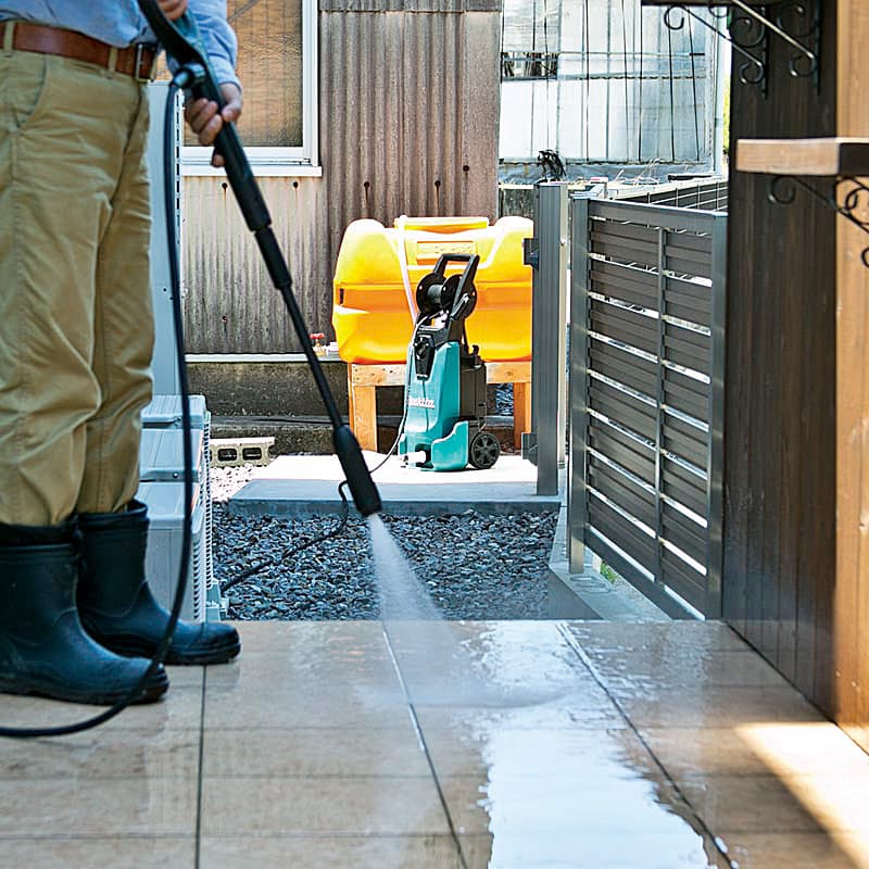 Makita 13 MPa (130 Bar) High Pressure Washer with Self-Priming Function, HW1300