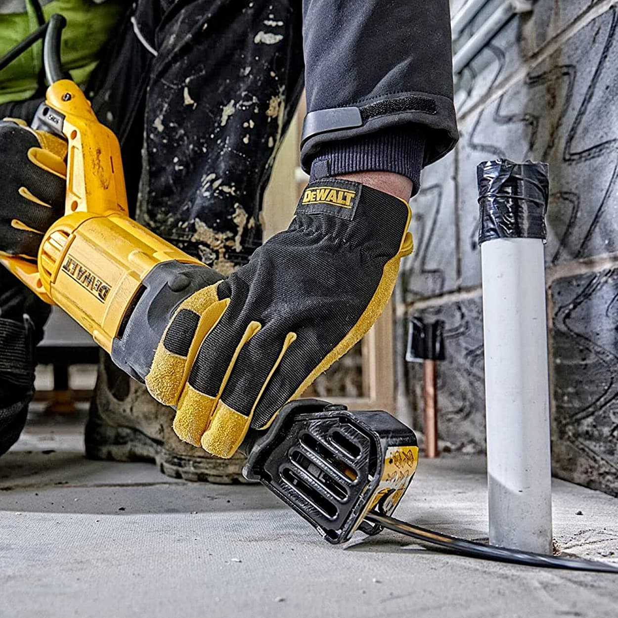 Dewalt 1100W / 29mm Corded Electric Variable Speed Reciprocating Saw with Heavy Duty carry Case, DWE305PK-QS