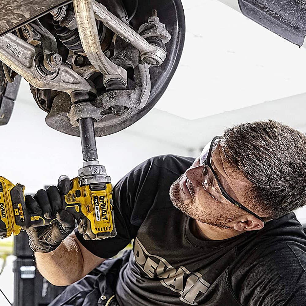 Dewalt 18V / 400Nm XR Li ion 1/2 inch Cordless Impact Wrench with Brushless Motors 2x5.0Ah Batteries Included, DCF894P2-QW