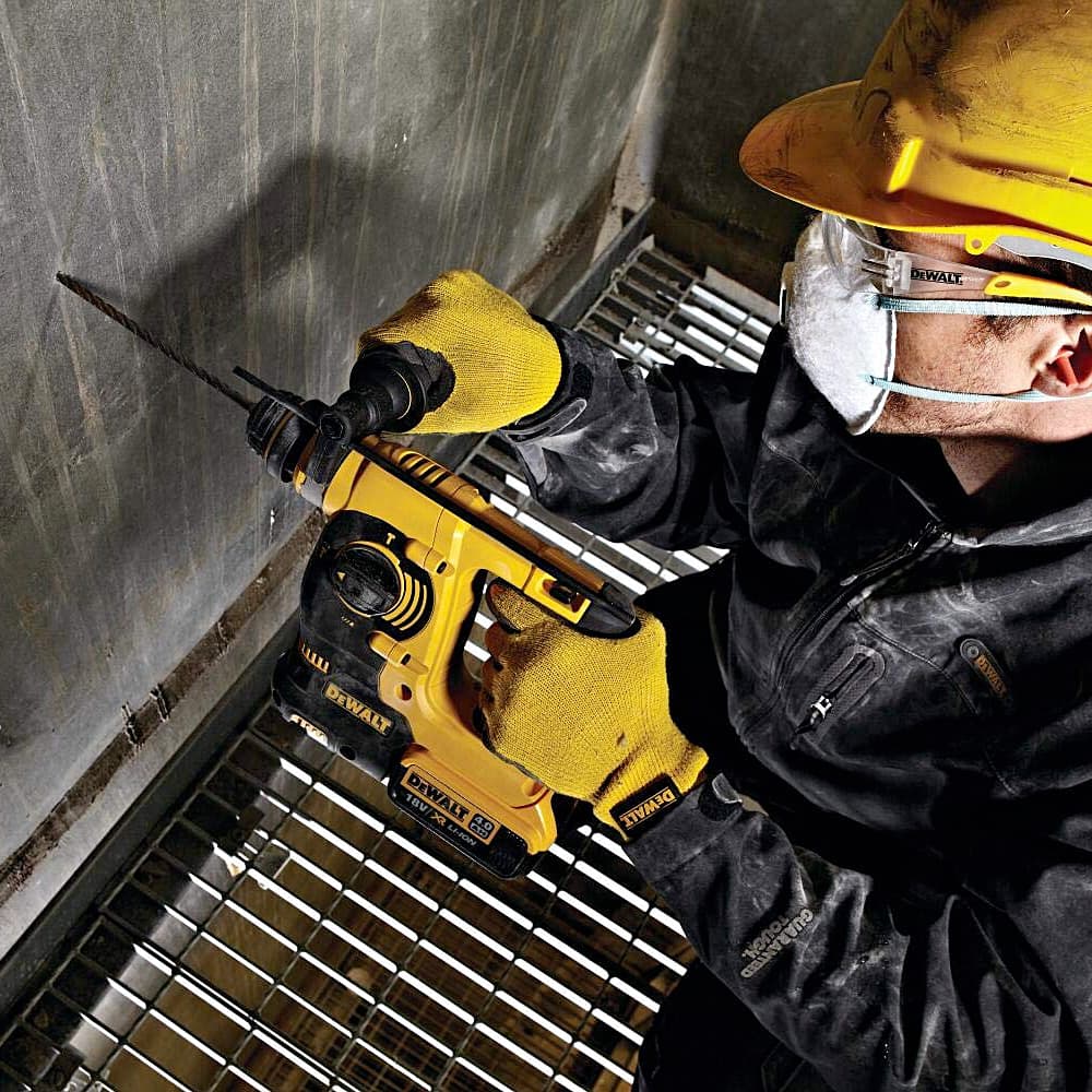 Dewalt 18V / 4.0 Ah Li-ion 24mm 3 Mode SDS - Plus Hammer (Cordless), DCH253M2-QW