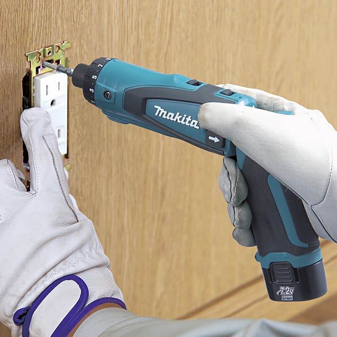 Makita 7.2V LXT Li-Ion 5.6 Nm Cordless Drill Driver (Two-Position) with Charger & 2 Pcs 1.5Ah Batteries, DF010DSE