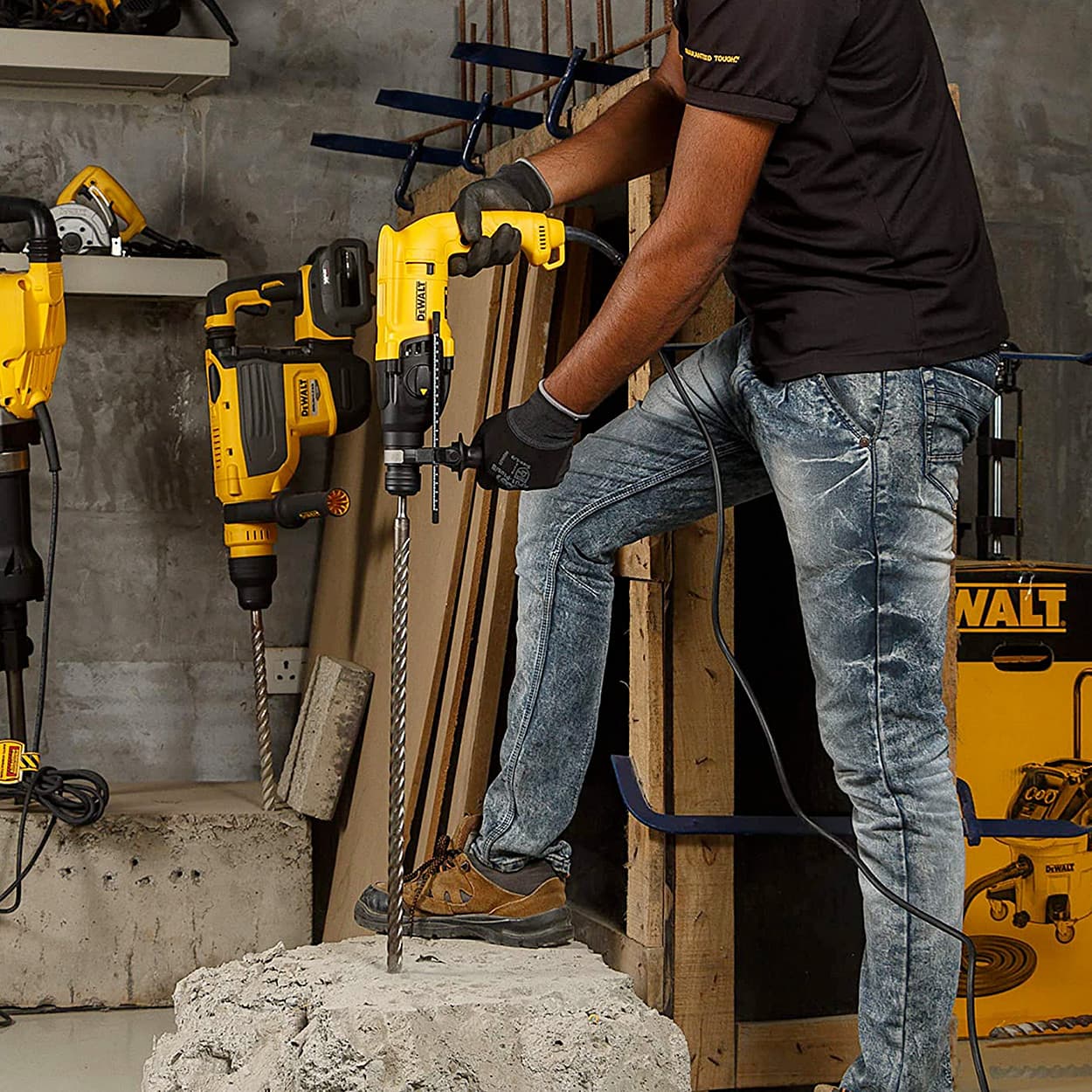 Dewalt 22mm 710W 2 Mode SDS-PLUS Rotary Hammer, D25032B-IN