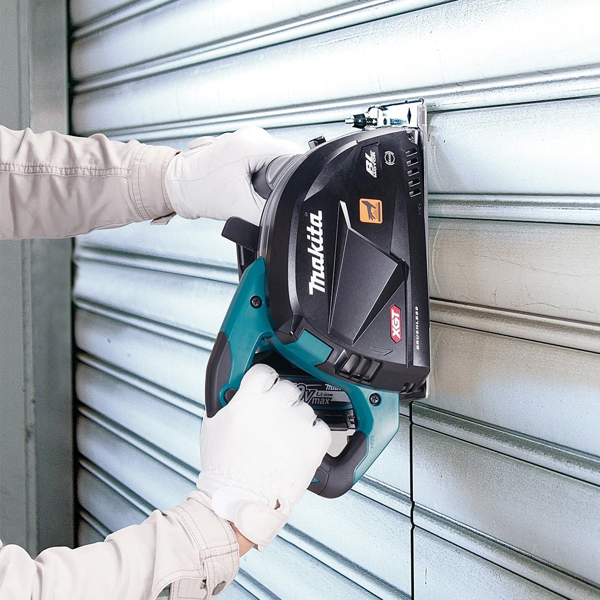 Makita 40Vmax XGT BL 185 mm (7-1/4") Cordless Metal Cutter with Electric Brake & Twin LED Lights (Bare Tool), CS002GZ