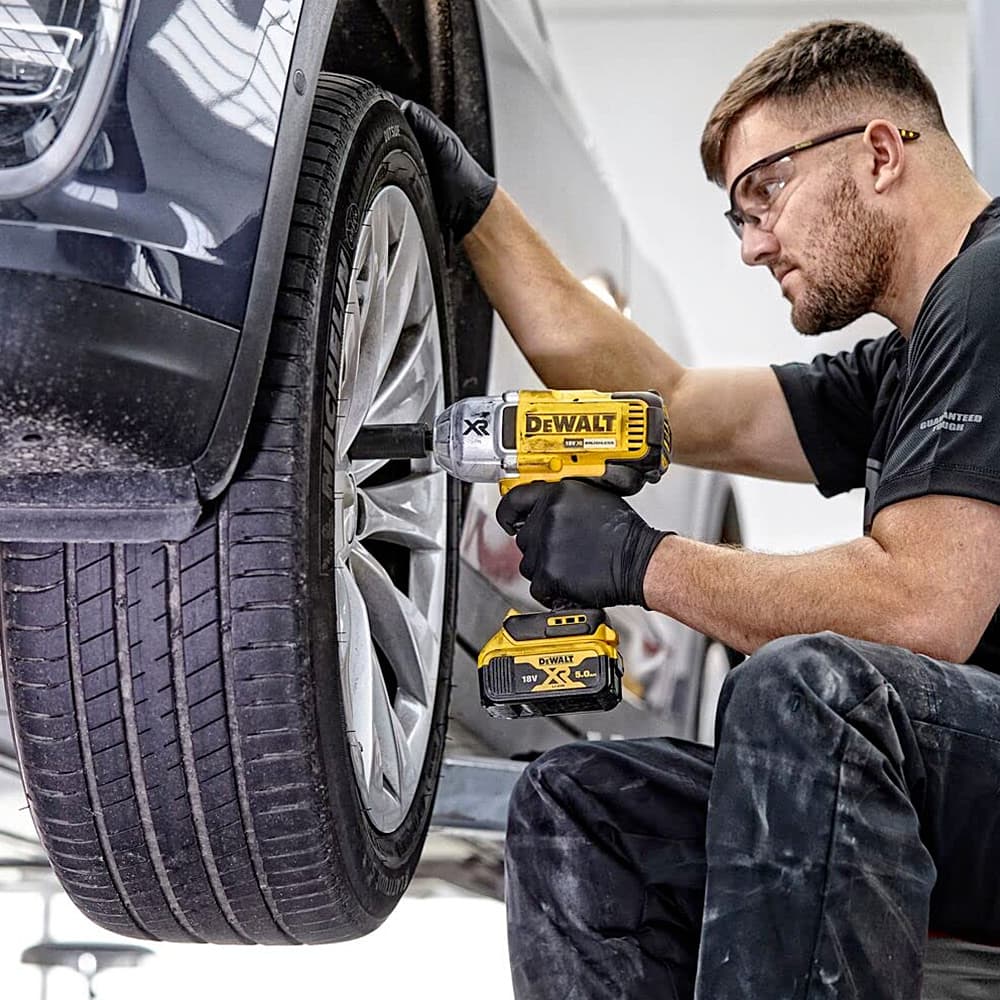 Dewalt 18V / 13mm XR Li-ion Cordless High Torque Impact Wrench with Brushless Motor (Bare), DCF899NT-XJ