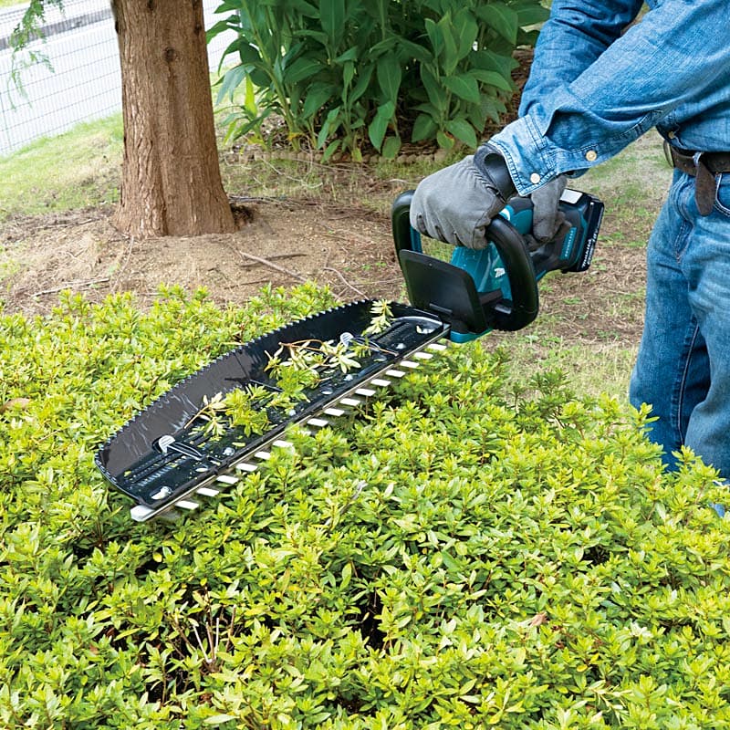 Makita 18V LXT BL 50 cm (19-3/4") Cordless Hedge Trimmer with Rapid Charger & 1 Pcs 5.0Ah Batteries, DUH506RT