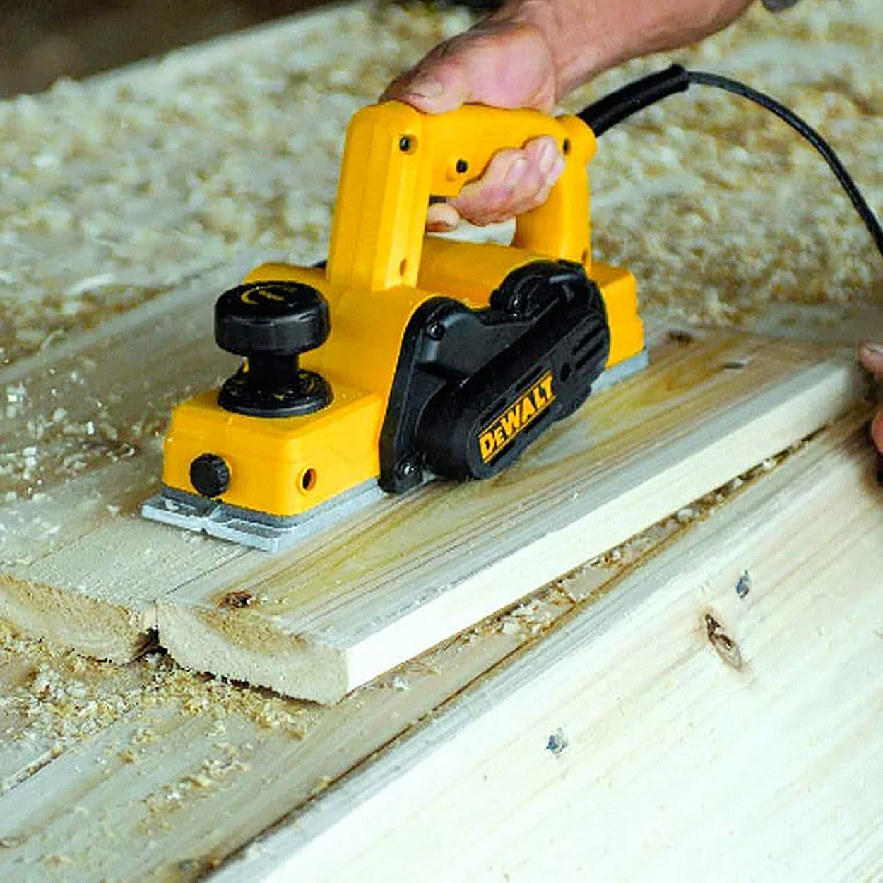 Dewalt 550W 82mm Width Portable Hand Planer, D26676-IN