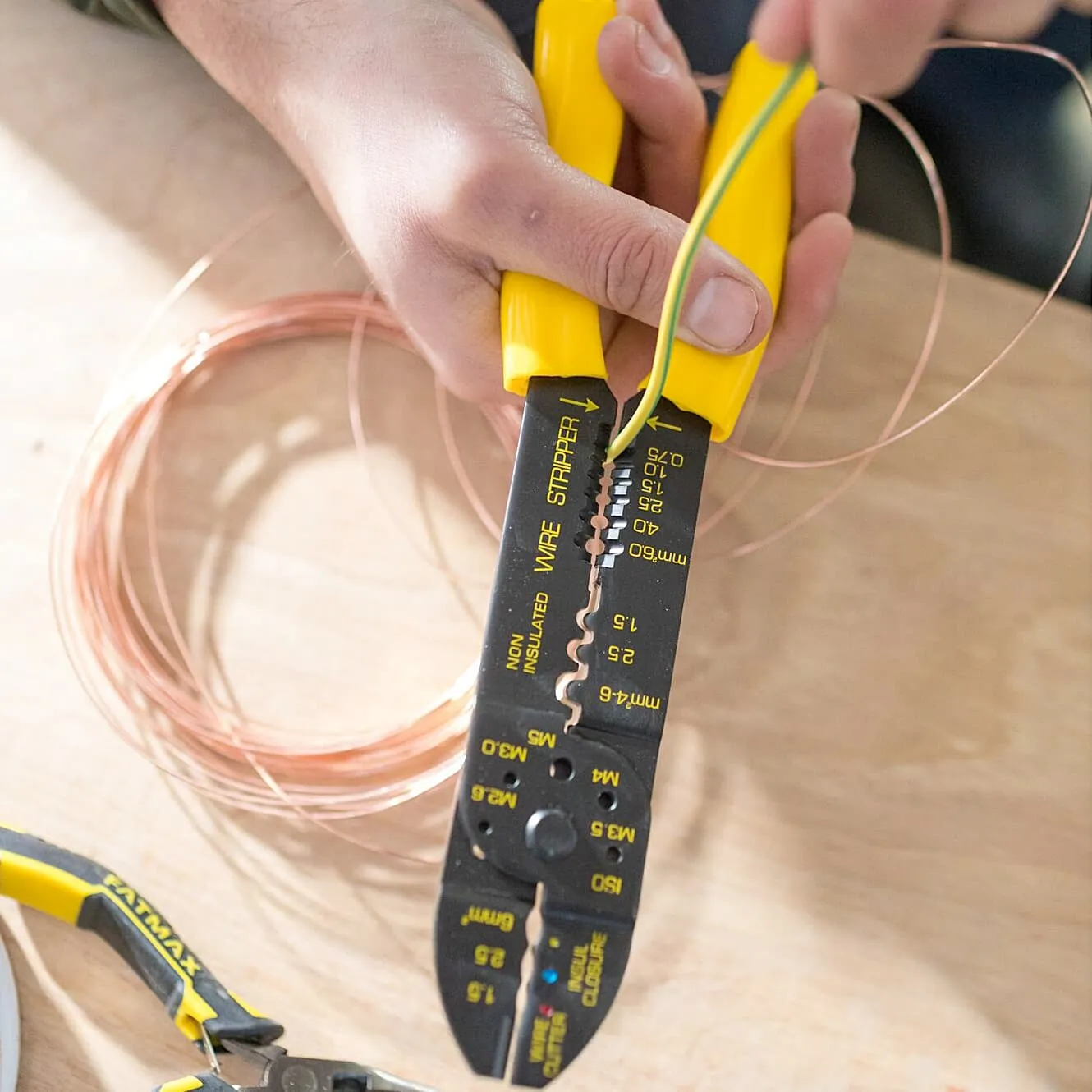 Stanley 9 inch / 220 mm Standard Crimping Plier, STHT0-75414