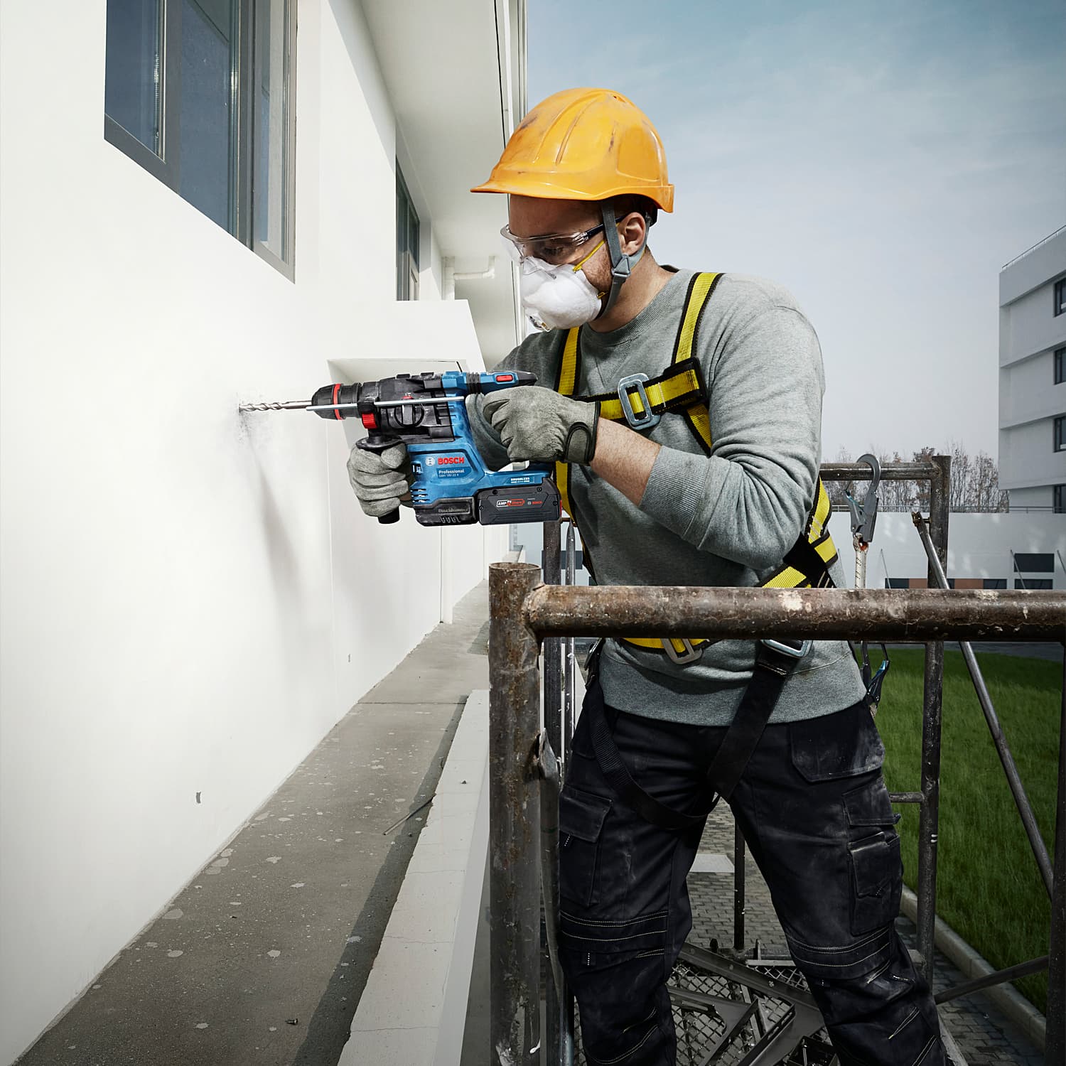 Bosch 18V Professional Cordless Rotary Hammer with ONECHUCK (Bare Tool), GBH 18V-22 X