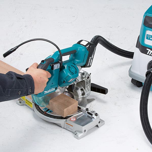Makita 18V LXT BL 165 mm (6-1/2") Cordless Compound Miter Saw with Rapid Charger & 2 Pcs 5.0Ah Batteries, DLS600RTE