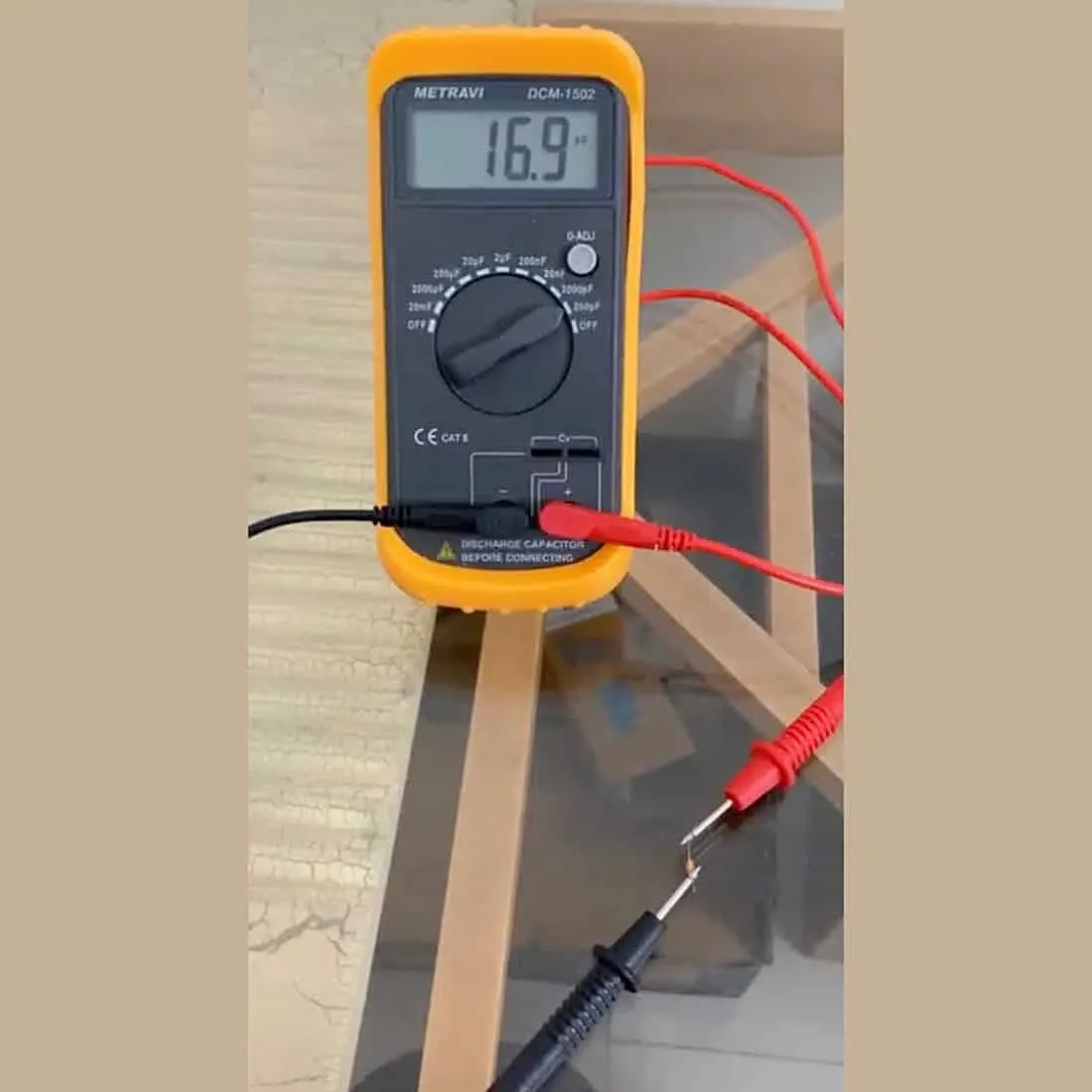 Metravi 3-1/2 Digits / 20mF Digital Capacitance Tester, DCM-1502