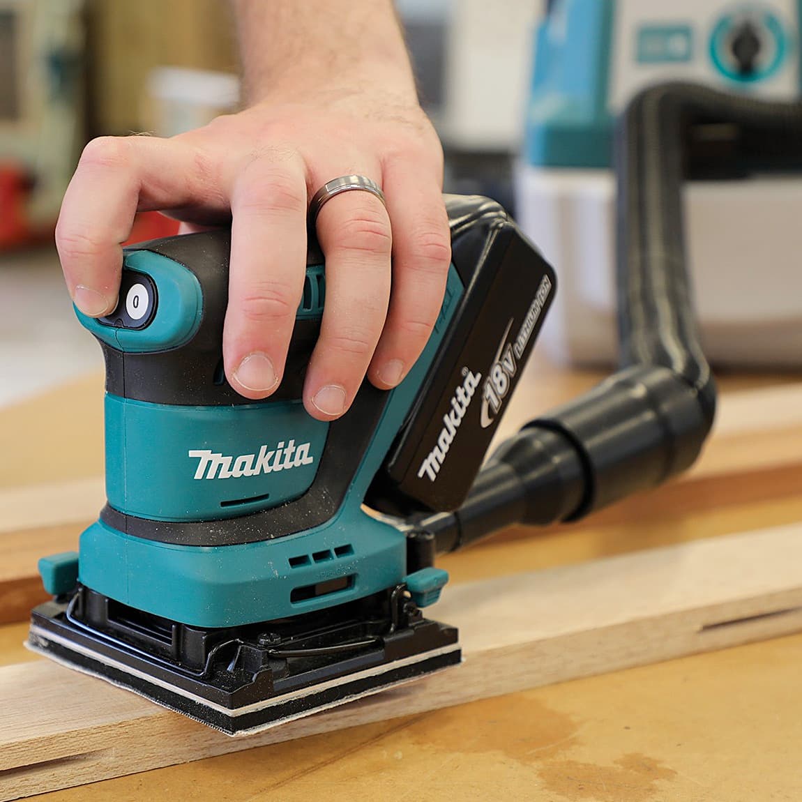 Makita 18V LXT Li-ion 1/4 Sheet Cordless Finishing Sander with Rapid Charger & 2 Pcs 5.0Ah Batteries, DBO480RTJ