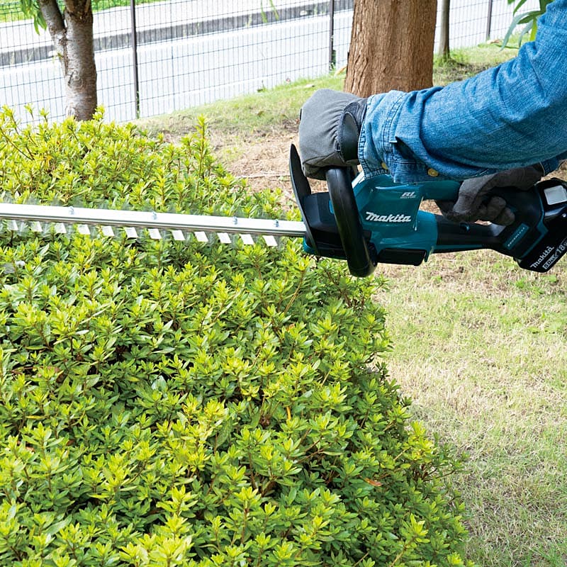 Makita 18V LXT BL 50 cm (19-3/4") Cordless Hedge Trimmer with Rapid Charger & 1 Pcs 5.0Ah Batteries, DUH506RT