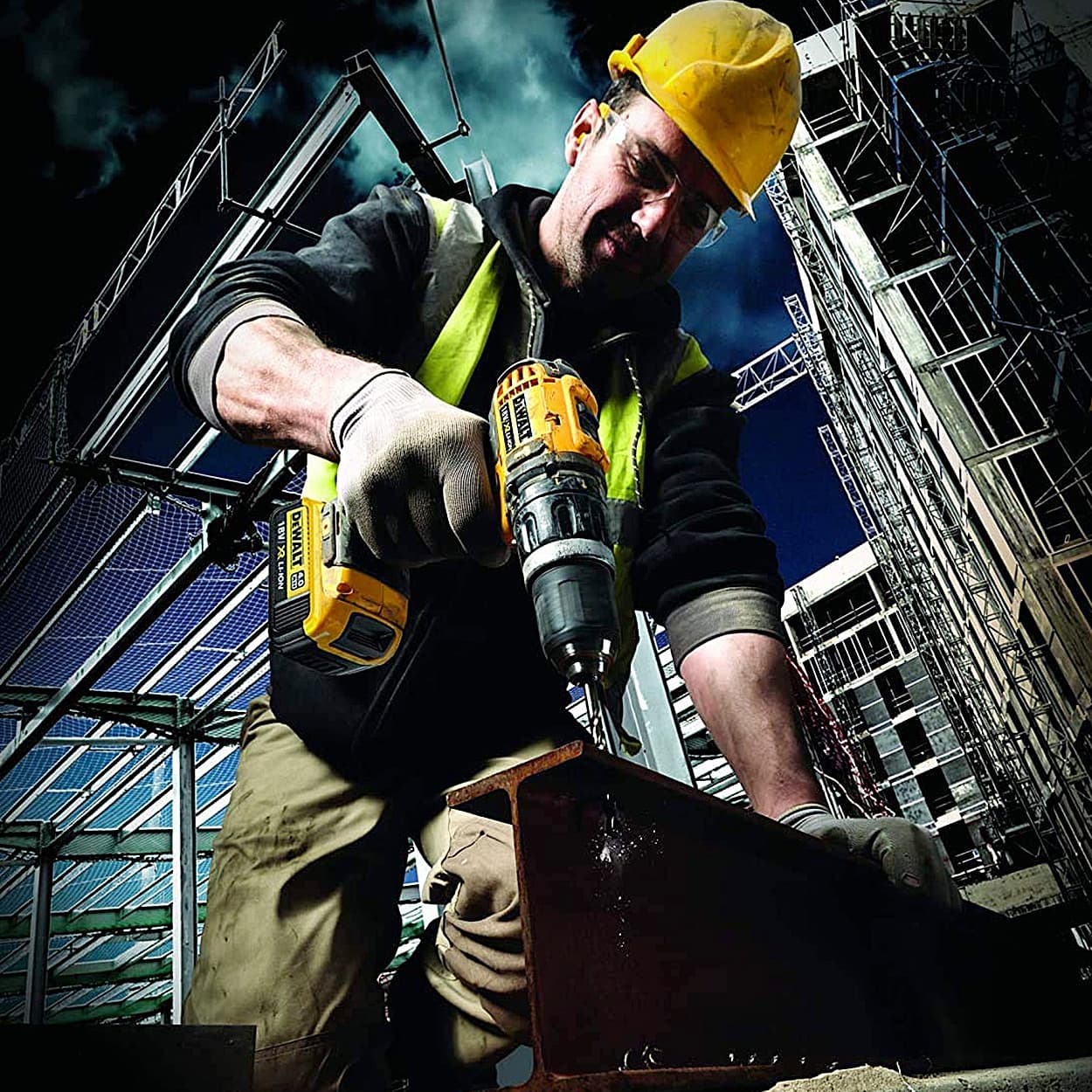 Dewalt 18V / 13mm XR Li-ion Cordless Compact Hammer Drill Machine/Driver with 2x4.0 Ah Batteries Included, DCD785M2-QW