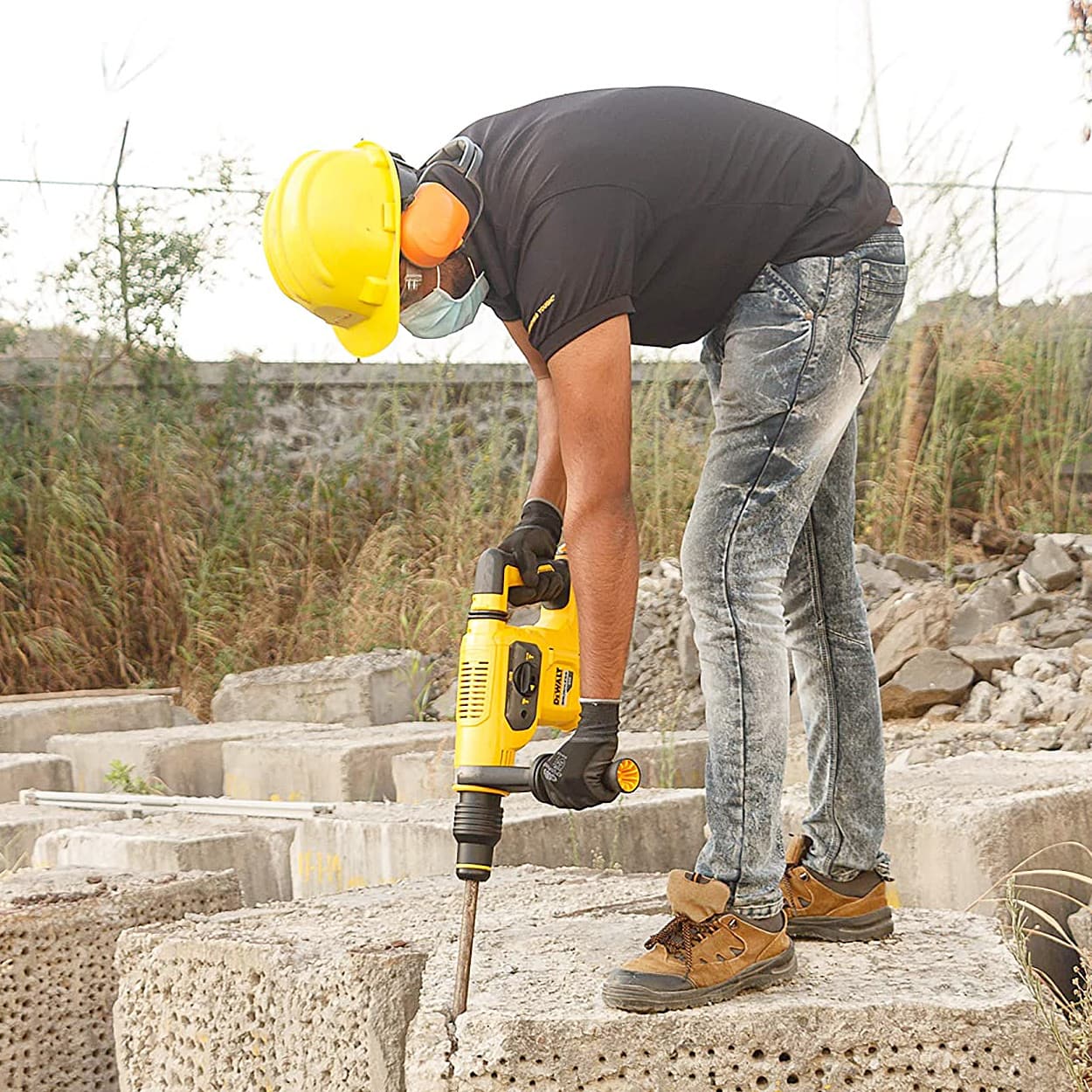 Dewalt 54V XR FLEXVOLT Li-ion 40mm SDS-Max 2 Mode Cordless Combi Hammer with Brushless Motor 2x9.0Ah Batteries Perform & Protect Shield, DCH481X2-QW