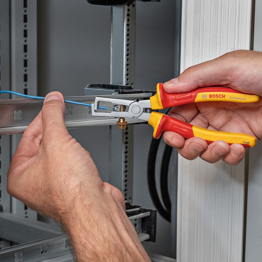 Bosch 6 inch / 160 mm VDE Universal Wire Stripper Plier, 1 600 A02 NE7