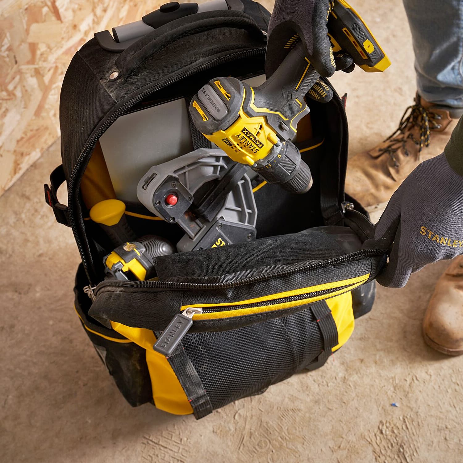 Stanley 20kg Load Capacity Fatmax Heavy-Duty Tool Backpack On Wheels, 1-79-215