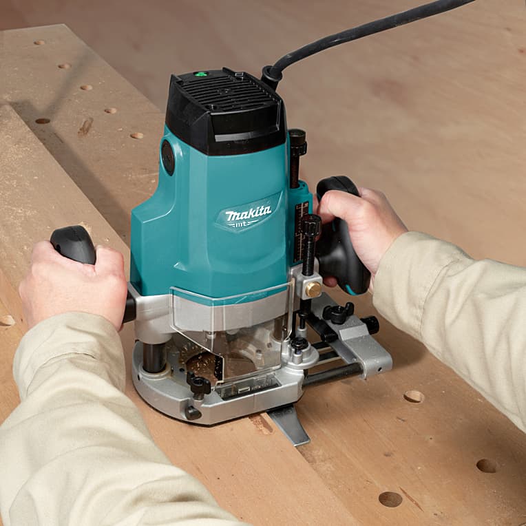 Makita 12 mm (1/2") 1650W Plunge Router with Soft Start, M3602B