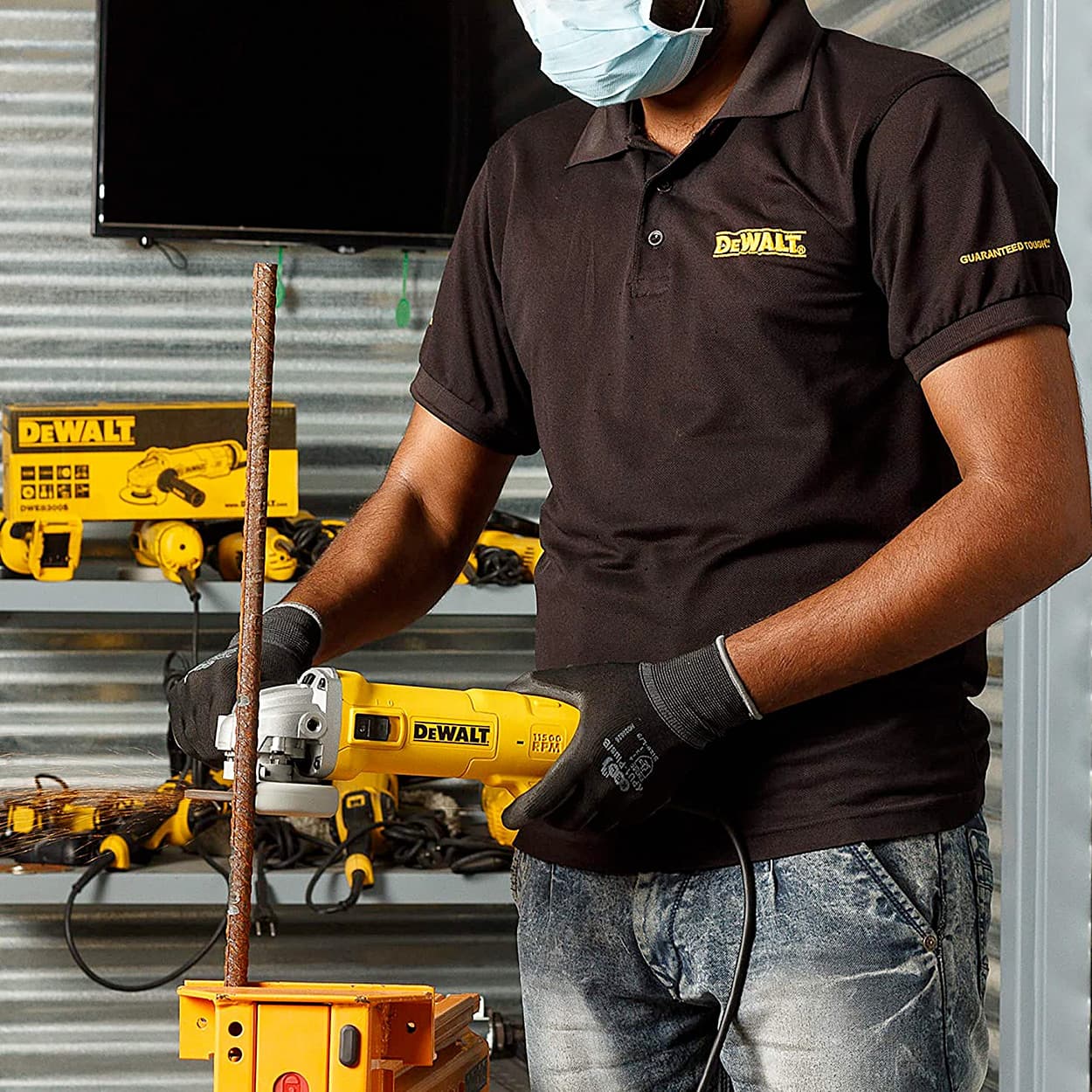 Dewalt 100mm / 4 inch 1010W Heavy Duty Small Angle Grinder (Slide Switch), DWE8300S-IN