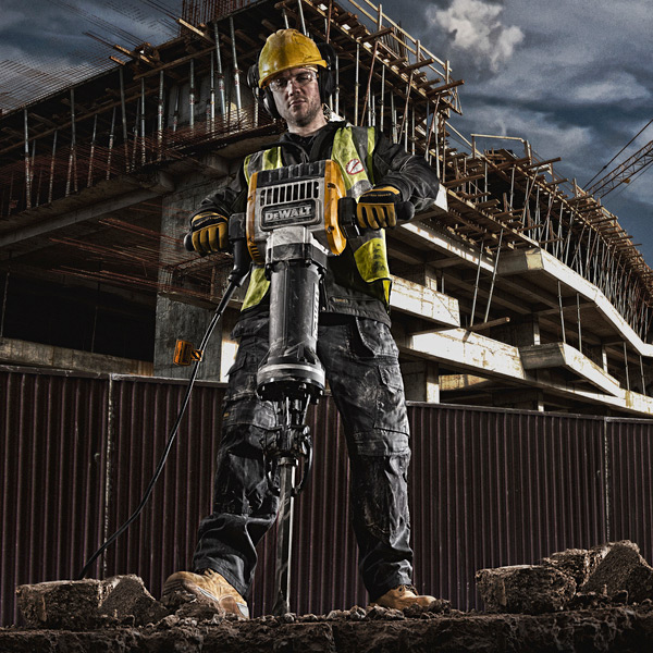 Dewalt 2100W 28mm 960 Beats/min Demolition Breaker with Active Vibration Control Includes Stand Chisel-Perform & Protect Shield, D25981K-QS