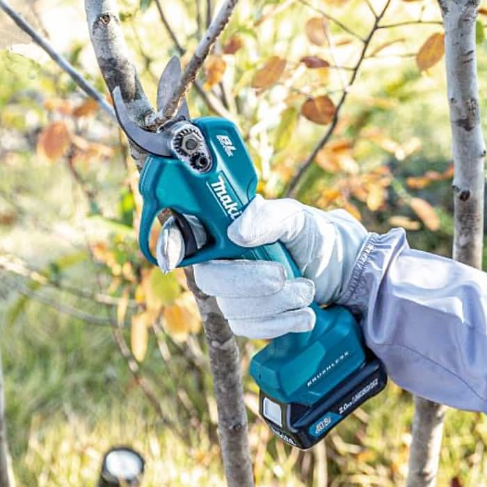 Makita 12Vmax CXT BL 25 mm (1") Cordless Pruning Shear with Rapid Charger & 1 Pcs 4.0Ah Battery, UP100DSMJ