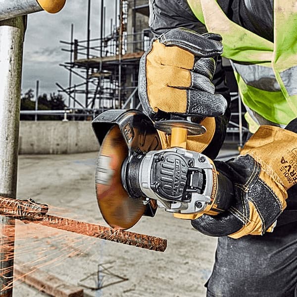 Dewalt 18V / 100mm XR Li-ion Cordless Angle Grinder With Brushless Slide MAG Kit with 2x5.0Ah Batteries, DCG405P2-IN