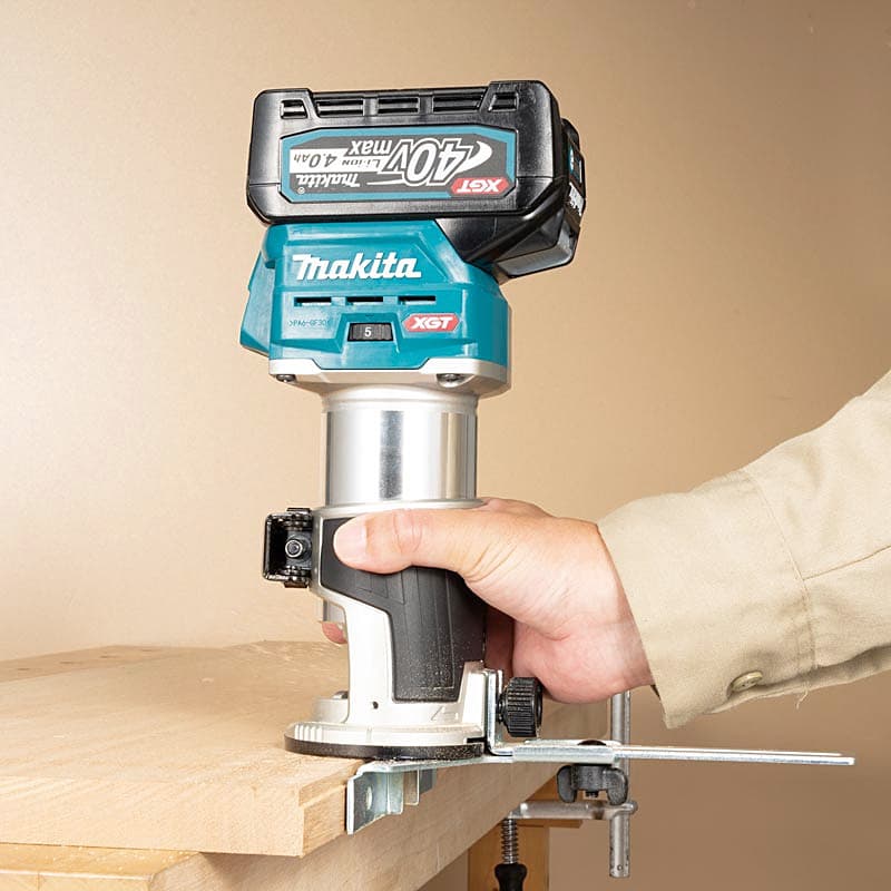 Makita 40Vmax XGT BL mm 9.53 mm (3/8") Cordless Trimmer with Rapid Charger & 2 Pcs 4.0Ah Batteries, RT001GM207