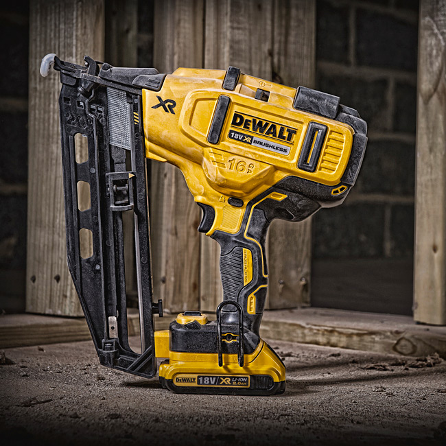 Dewalt 18V XR Li-ion Cordless 110 Nail Capacity Nailer with Brushless Motor & 2x2.0Ah batteries Included, DCN660D2-QW
