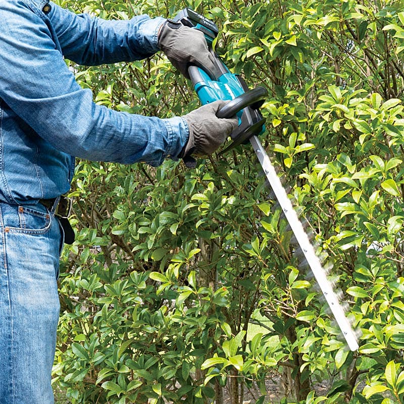 Makita 18V LXT BL 60 cm (23-5/8") Cordless Hedge Trimmer with Rapid Charger & 1 Pcs 5.0Ah Battery, DUH606RT
