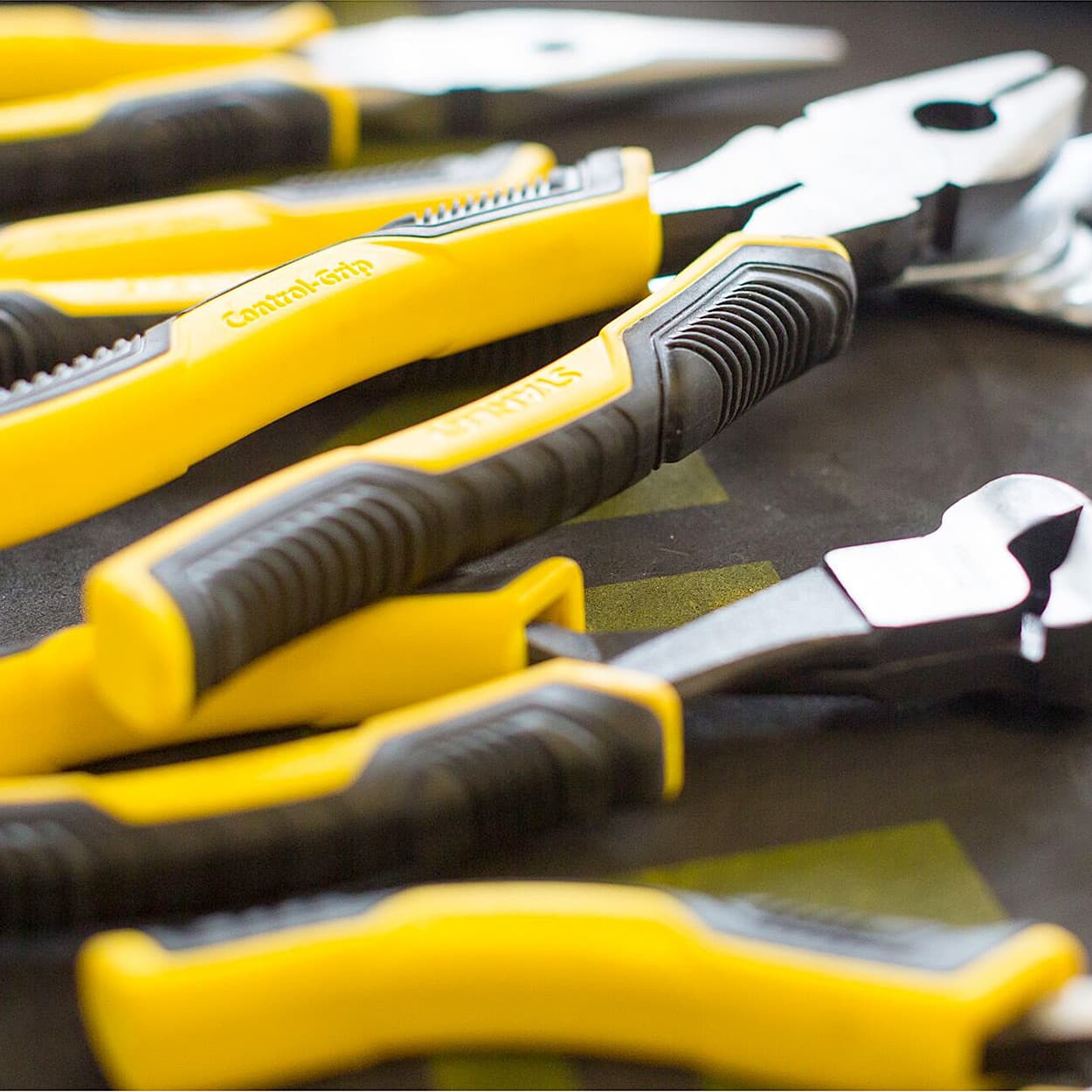 Stanley 8 inch / 200 mm Dynagrip Combination Plier, STHT0-74367