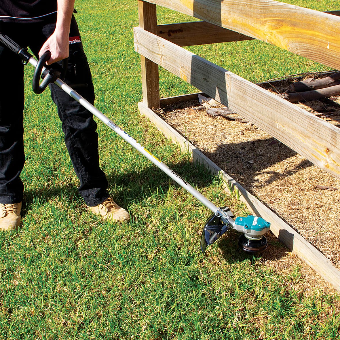 Makita 18V X2 (36V) LXT BL 3-Speed Cordless Loop Handle Grass Trimmer with Rapid Charger & 2 Pcs 5.0Ah Batteries, DUR368LPT2
