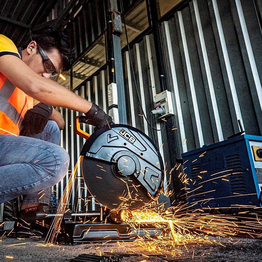 JCB 355mm / 14 inch 2200W Heavy Duty Chop Saw With Keyless Locking Chuck & Variable Speed, JCB-CO355-EM