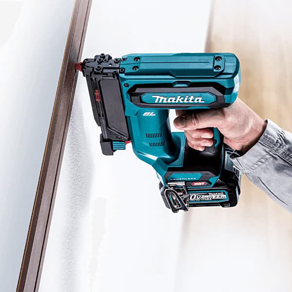 Makita 40Vmax XGT BL 35 mm (1-3/8") Cordless Pin Nailer (Bare Tool), PT001GZ